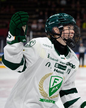 Färjestads Madison Mashuga jublar