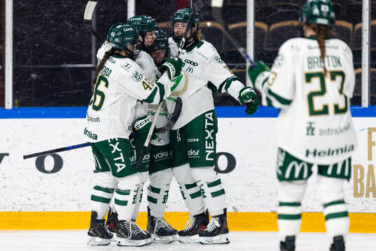 Färjestads Madison Mashuga jublar med lagkamrater