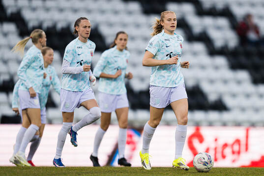 Julie Blakstad of Norway warms up