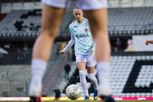 Caroline Graham Hansen of Norway warms up