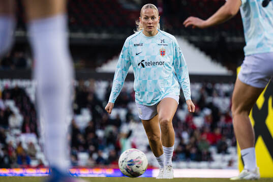 Guro Bergsvand of Norway warms up