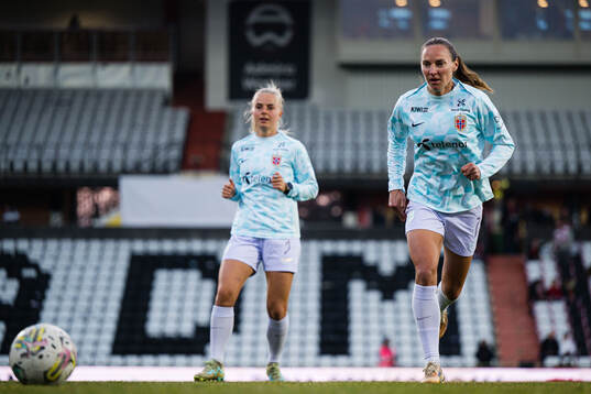 Marit Bratberg Lund of Norway warms up