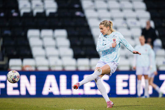 Ada Hegerberg of Norway warms up