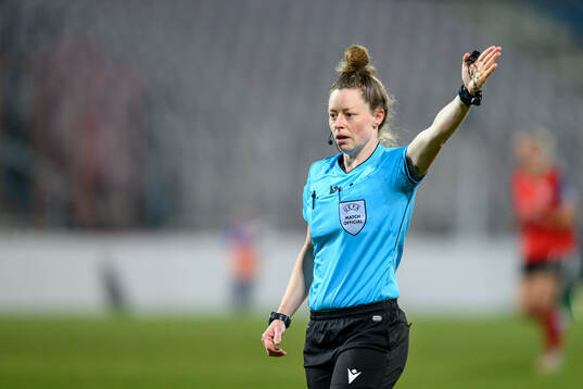 Referee Kirsty Dowle