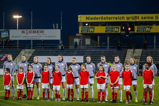 Ada Hegerberg, goalkeeper Cecilie Hauståker Fiskerstrand,