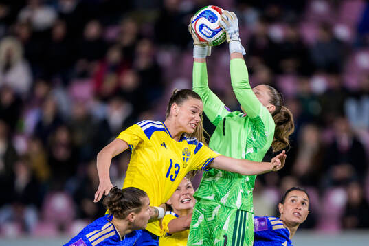 Bella Andersson of Sweden and goalkeeper Laura Giuliani of