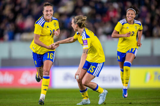 Filippa Angeldahl, Julia Zigiotti Olme and Felicia