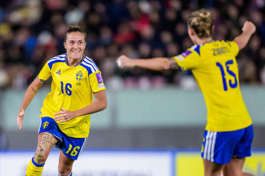Filippa Angeldahl and Julia Zigiotti Olme of Sweden