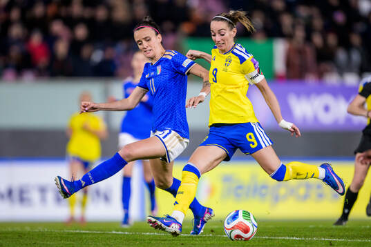 Barbara Bonansea of Italy and Kosovare Asllani of Sweden