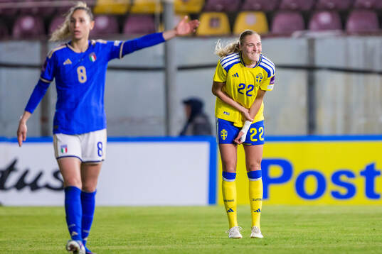 Elma Junttila Nelhage of Sweden in pain