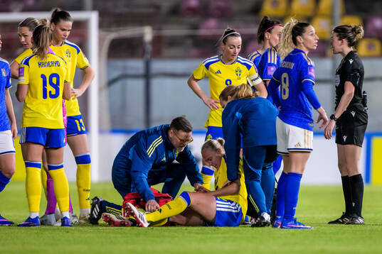 Elma Junttila Nelhage of Sweden in pain