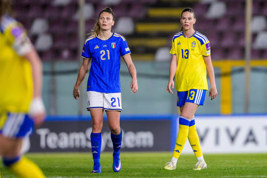 Michela Cambiaghi of Italy and Bella Andersson of Sweden
