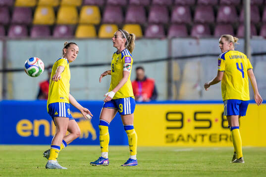 Julia Zigiotti Olme, Kosovare Asllani and Hanna Lundkvist