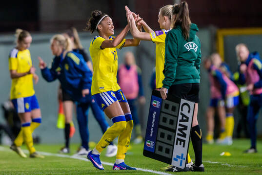 Felicia Schröder and Rebecka Blomqvist of Sweden