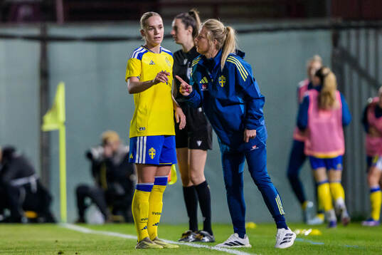Hanna Lundkvist and assistant coach Johanna Almgren of