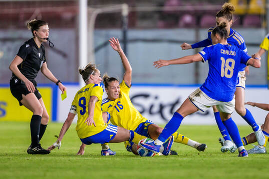 Kosovare Asllani, Filippa Angeldahl of Sweden and Arianna