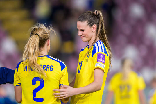 Smilla Holmberg and Bella Andersson of Sweden celebrates