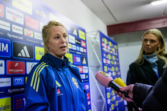 Assistant coach Johanna Almgren of Sweden