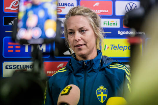 Assistant coach Johanna Almgren of Sweden