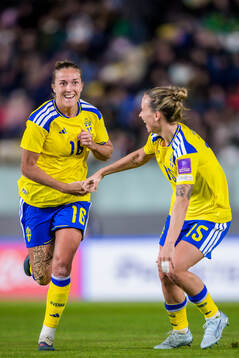 Filippa Angeldahl celebrates with Julia Zigiotti Olme of