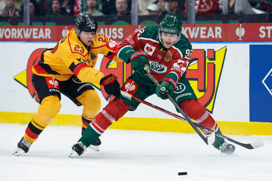 Jesper Sellgren of Luleå and Filip Cederqvist of Frölunda