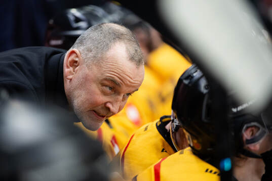 Coach Thomas Berglund of Luleå