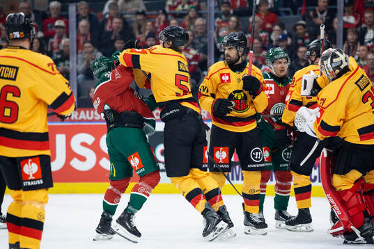Jere Innala of Frölunda and Markus Nurmi of Luleå