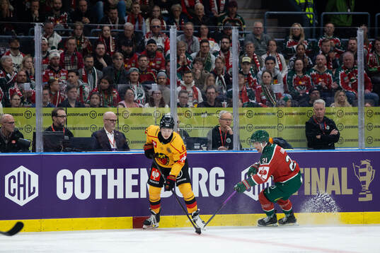Isac Hedqvist of Luleå and Jere Innala of Frölunda