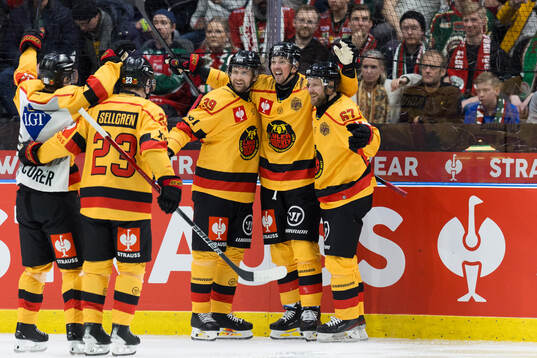Eetu Koivistoinen of Luleå celebrates the 1-1 goal