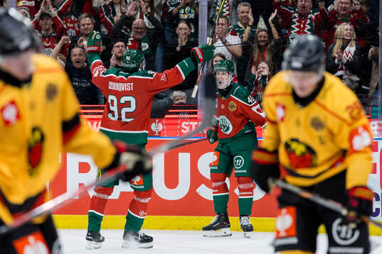 Jacob Peterson of Frölunda celebrates the 2-1 goal