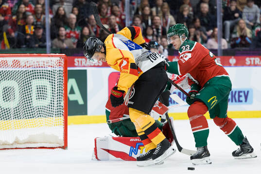 Mathias Bromé of Luleå and Linus Högberg of Frölunda