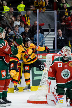 Otto Leskinen of Luleå celebrates the 2-2 goal