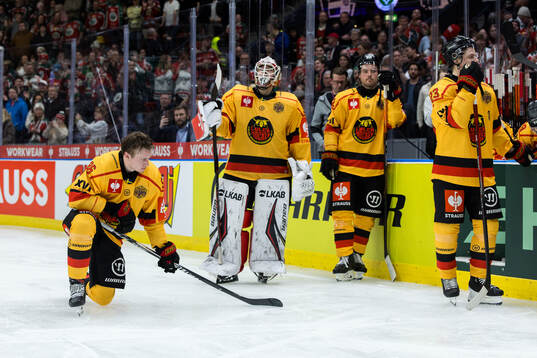 Players of Luleå look dejected