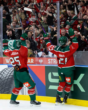Jere Innala of Frölunda celebrates
