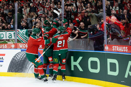 Jere Innala of Frölunda celebrates