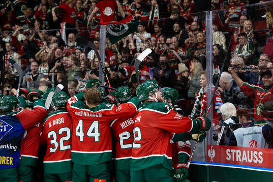 Players of Frölunda celebrate