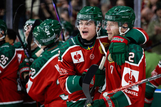 Filip Cederqvist and Christian Folin of Frölunda celebrate