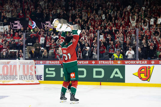 Nicklas Lasu of Frölunda celebrates with the trophy
