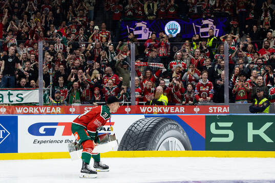 Nicklas Lasu of Frölunda celebrates with the trophy
