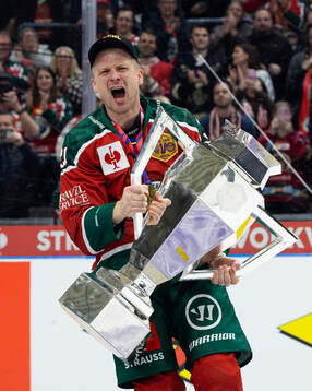 Nicklas Lasu of Frölunda celebrates with the trophy