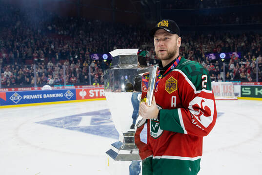 Christian Folin of Frölunda celebrates with the trophy