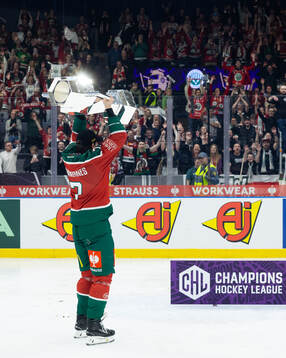 Henrik Tömmernes of Frölunda celebrates with the trophy