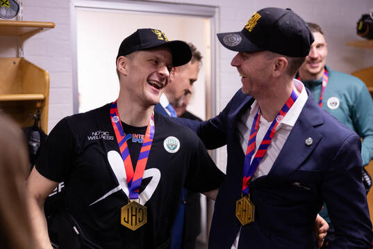 Nicklas Lasu and coach Robert Ohlsson of Frölunda celebrate