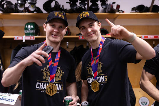 Arttu Ruotsalainen and Jere Innala of Frölunda celebrate