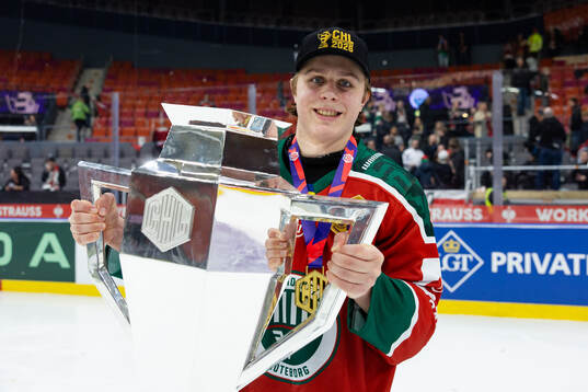 Ivar Stenberg of Frölunda celebrates with the trophy
