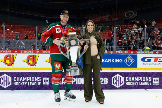 Christian Folin of Frölunda and his wife celebrate with