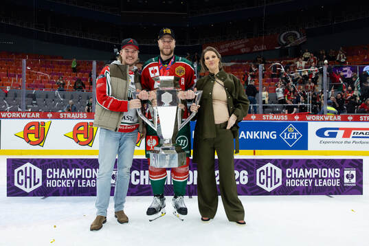 Christian Folin of Frölunda, his brother and wife