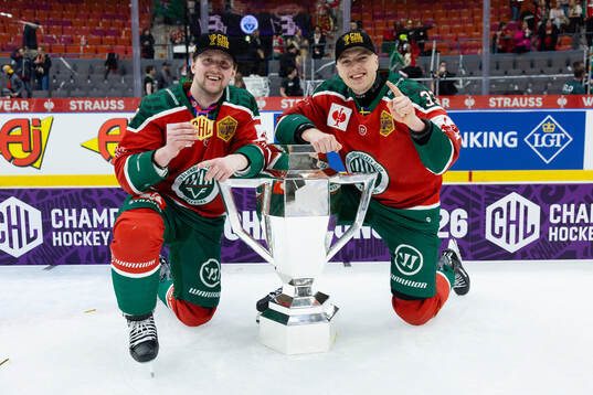 Linus Weissbach and Linus Högberg of Frölunda  celebrate