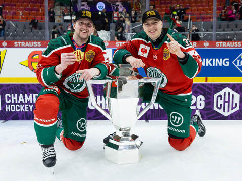Linus Weissbach and Linus Högberg of Frölunda  celebrate