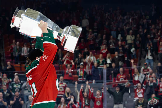 Ivar Stenberg of Frölunda celebrates with the trophy